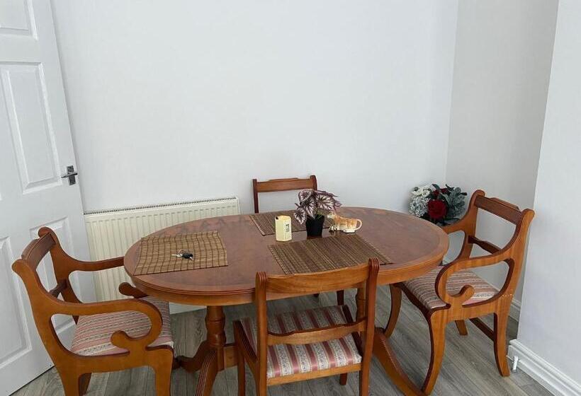اتاق استاندارد, The Coral Guest House 1 Fratton Park Portsmouth