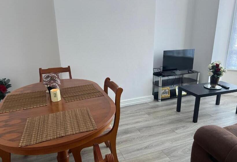 اتاق اکونومی, The Coral Guest House 1 Fratton Park Portsmouth