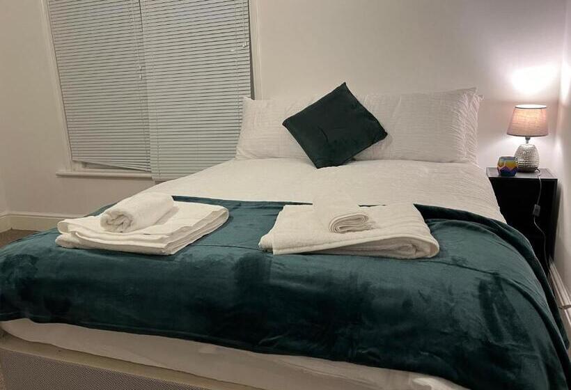اتاق اکونومی, The Coral Guest House 1 Fratton Park Portsmouth