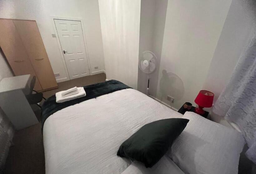 اتاق استاندارد, The Coral Guest House 1 Fratton Park Portsmouth
