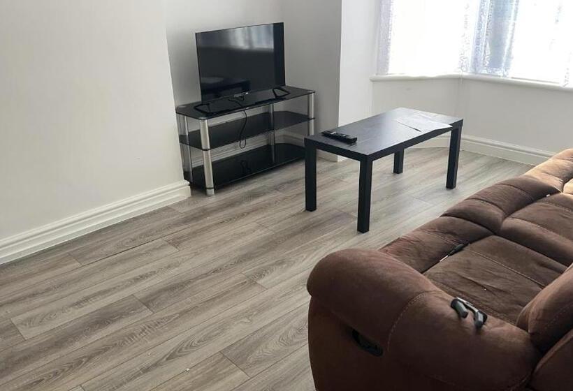 اتاق اکونومی, The Coral Guest House 1 Fratton Park Portsmouth
