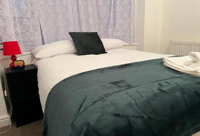 اتاق اکونومی, The Coral Guest House 1 Fratton Park Portsmouth