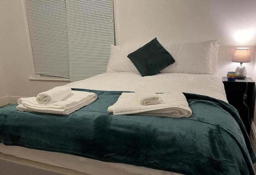 اتاق اکونومی, The Coral Guest House 1 Fratton Park Portsmouth