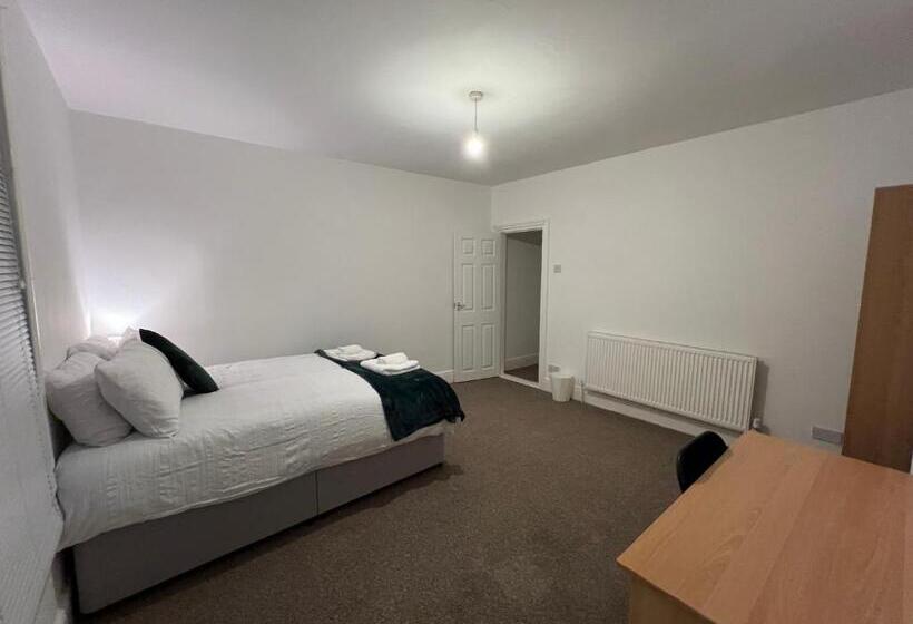 اتاق اکونومی, The Coral Guest House 1 Fratton Park Portsmouth