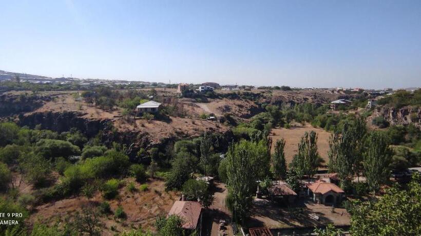 آپارتمان 1 خوابه با چشم‌انداز استخر, Ashtarak Tun