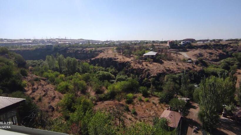 آپارتمان 1 خوابه با چشم‌انداز استخر, Ashtarak Tun