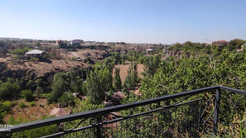 آپارتمان 1 خوابه با چشم‌انداز استخر, Ashtarak Tun