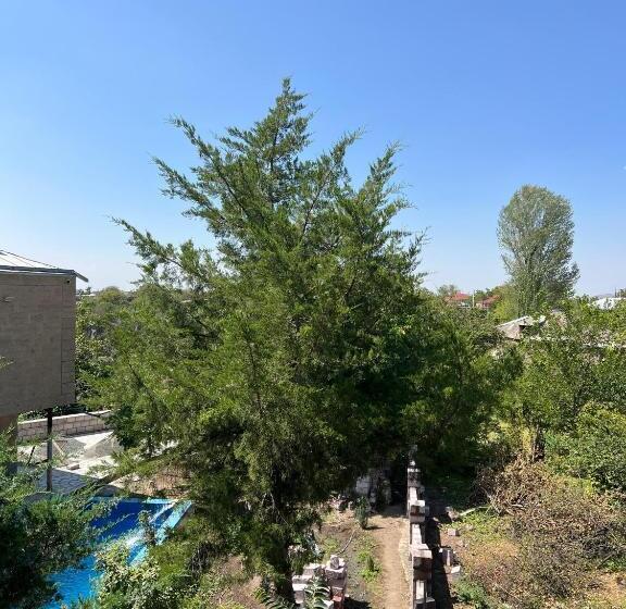 آپارتمان 1 خوابه با چشم‌انداز استخر, Ashtarak Tun