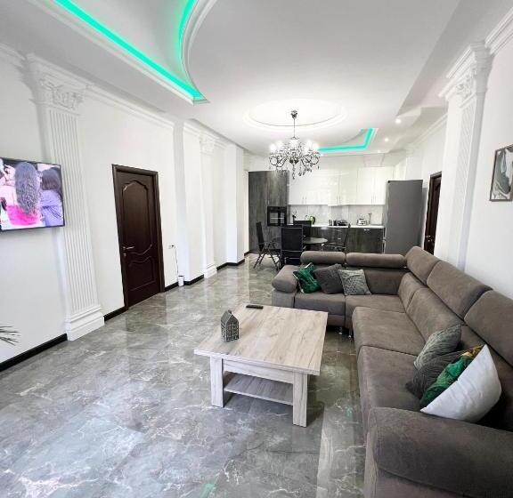 آپارتمان 1 خوابه با چشم‌انداز استخر, Ashtarak Tun