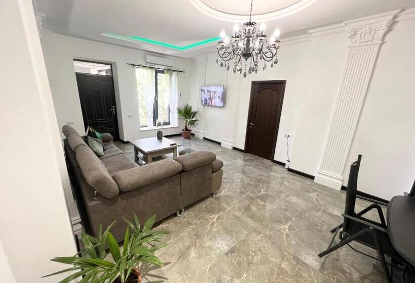 آپارتمان 1 خوابه با چشم‌انداز استخر, Ashtarak Tun