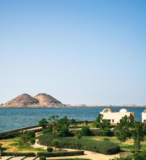 سوییت با چشم‌انداز استخر, Azal Lagoons Resort Abu Simbel