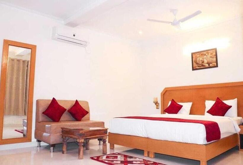 اتاق کلاسیک سه تخته, Collection O 81374 Priyanka Resort