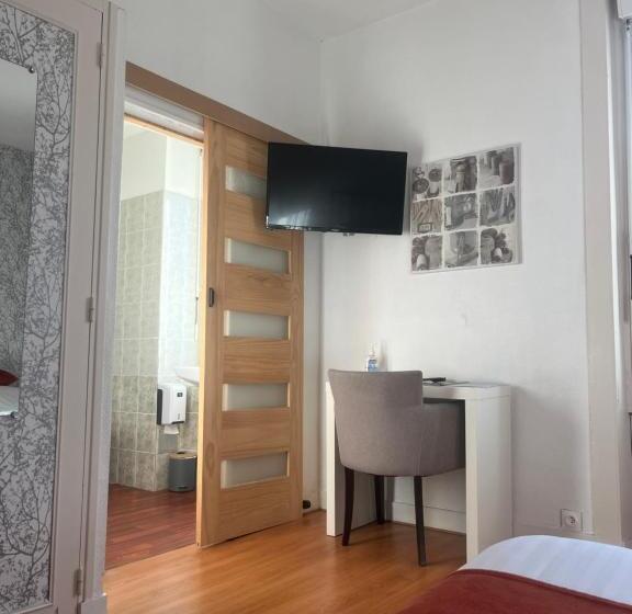 اتاق استاندارد سه نفره, Le Petit Montmartre