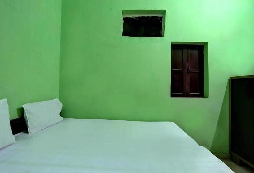 اتاق کلاسیک سه تخته, Oyo Lavish Guest House