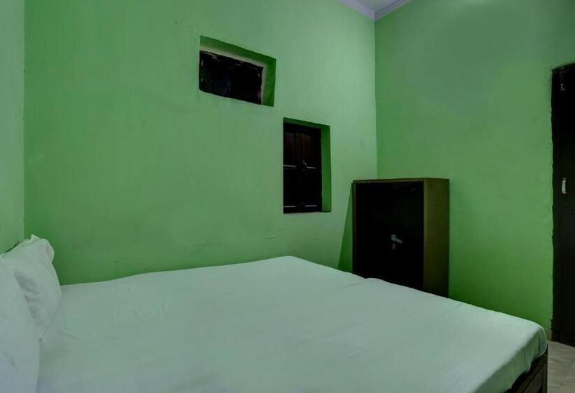 اتاق کلاسیک سه تخته, Oyo Lavish Guest House