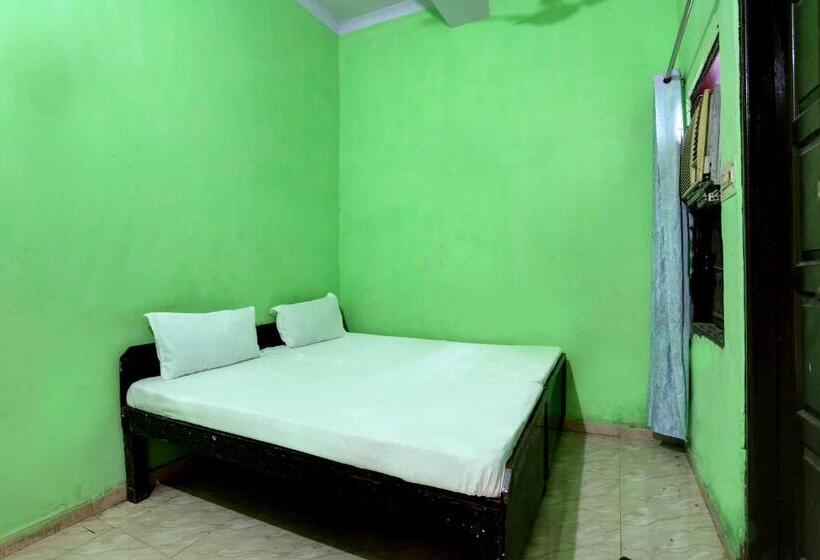 اتاق کلاسیک سه تخته, Oyo Lavish Guest House