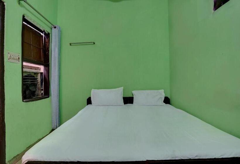 اتاق کلاسیک سه تخته, Oyo Lavish Guest House