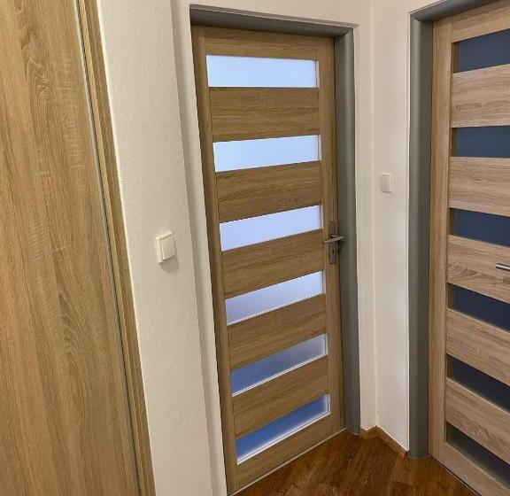 اتاق استاندارد سه نفره, U Města Prahy Náchod