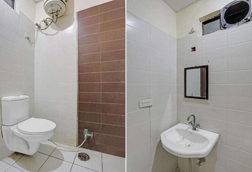 اتاق کلاسیک سه تخته, Oyo Flagship 81144 Hotel Maharaja
