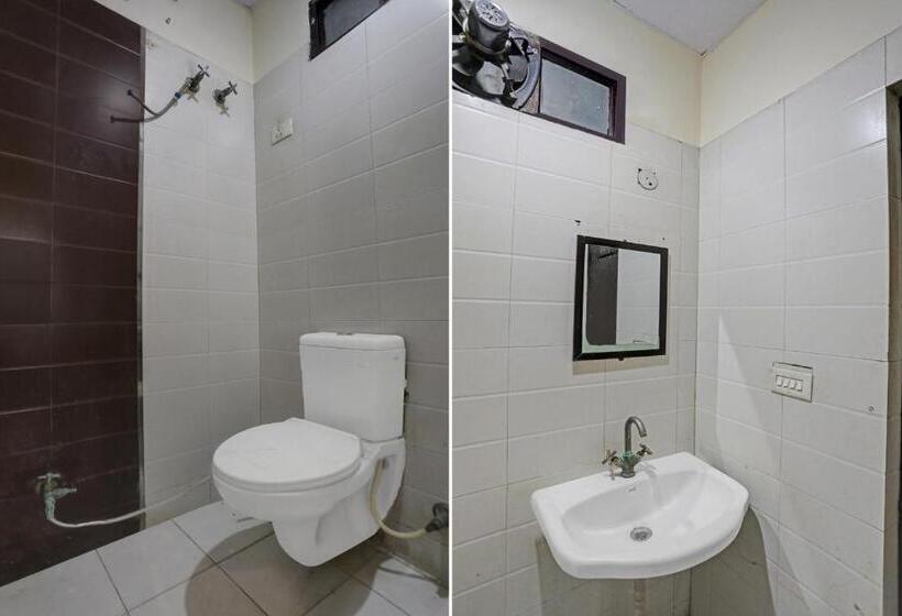 اتاق کلاسیک سه تخته, Oyo Flagship 81144 Hotel Maharaja