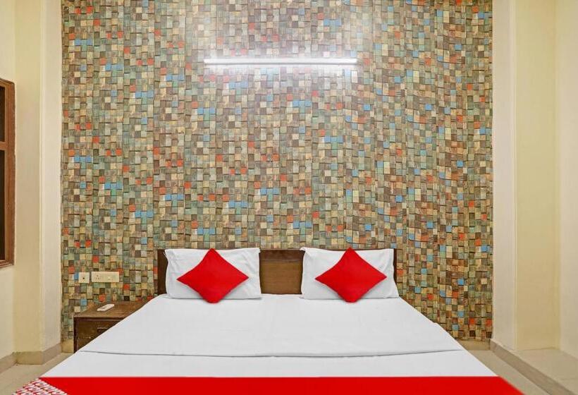 اتاق کلاسیک سه تخته, Oyo Flagship 81144 Hotel Maharaja