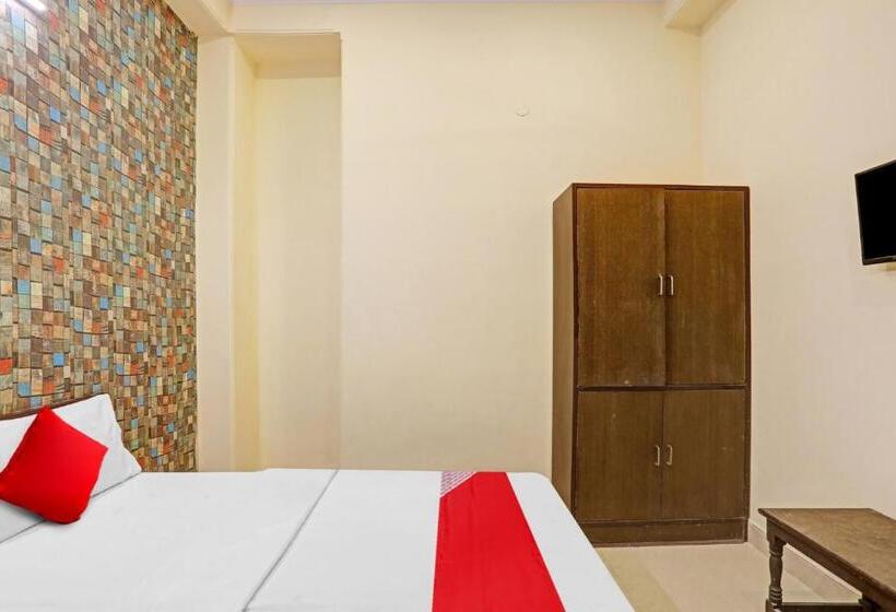 اتاق کلاسیک سه تخته, Oyo Flagship 81144 Hotel Maharaja