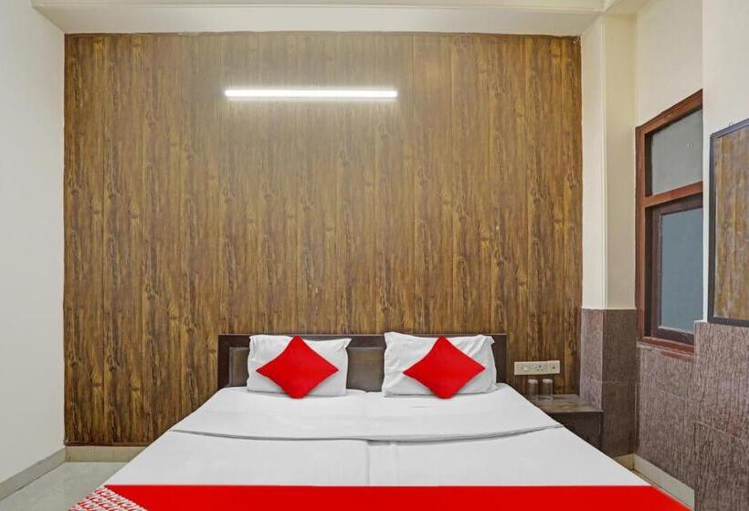 اتاق کلاسیک سه تخته, Oyo Flagship 81144 Hotel Maharaja