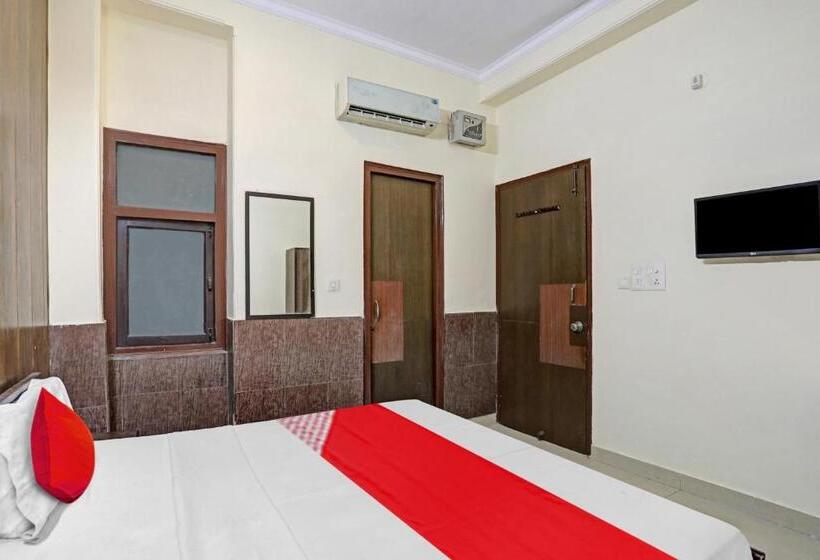 اتاق کلاسیک سه تخته, Oyo Flagship 81144 Hotel Maharaja