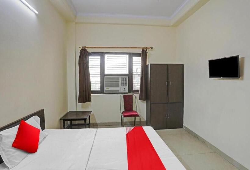 اتاق کلاسیک سه تخته, Oyo Flagship 81144 Hotel Maharaja