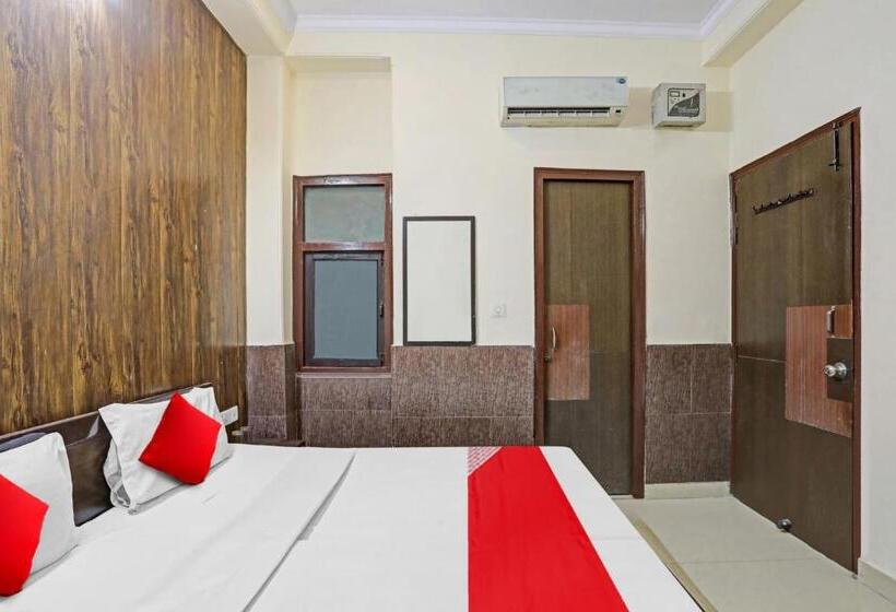 اتاق کلاسیک سه تخته, Oyo Flagship 81144 Hotel Maharaja