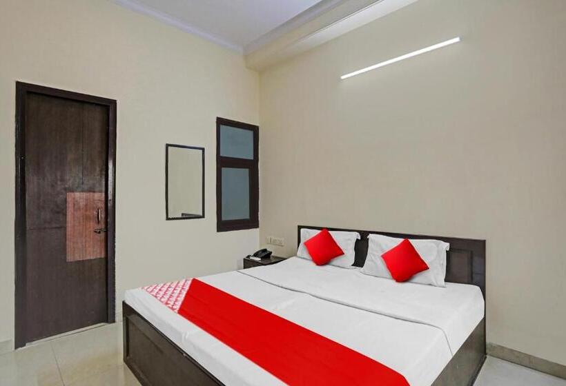 اتاق کلاسیک سه تخته, Oyo Flagship 81144 Hotel Maharaja