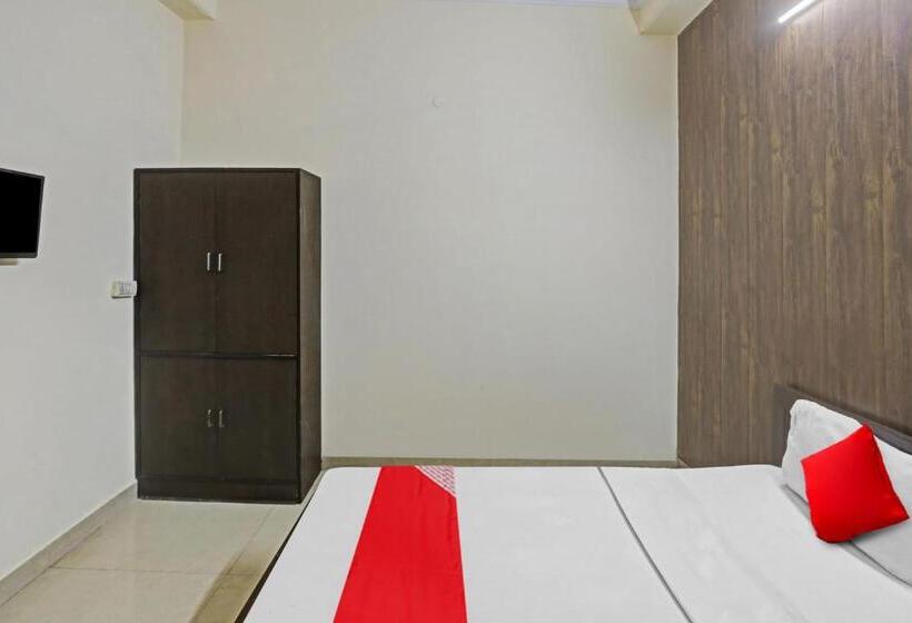 اتاق کلاسیک سه تخته, Oyo Flagship 81144 Hotel Maharaja