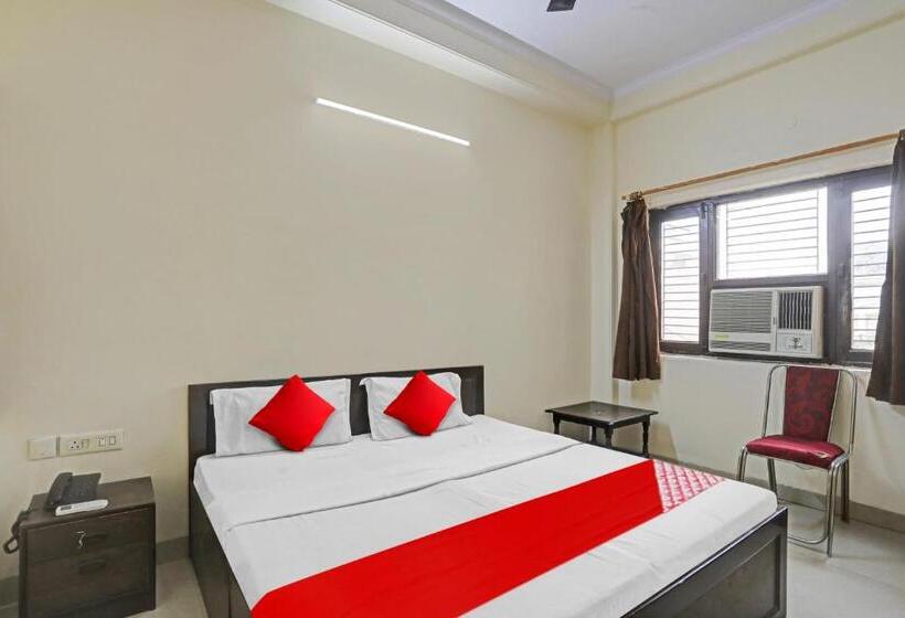 اتاق کلاسیک سه تخته, Oyo Flagship 81144 Hotel Maharaja