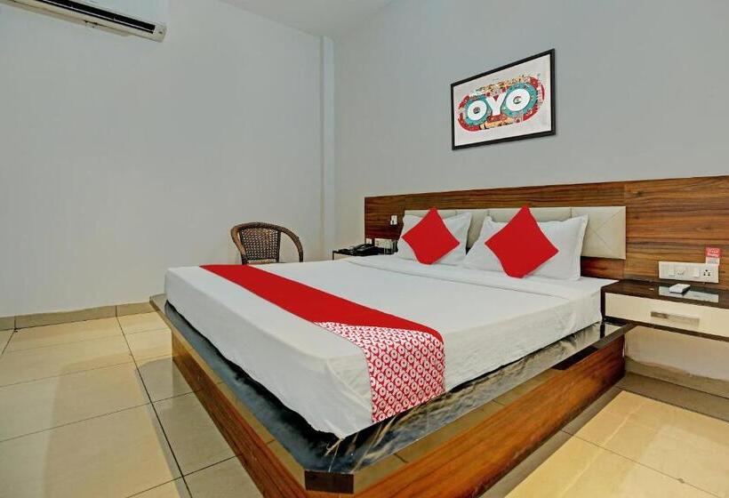 اتاق کلاسیک سه تخته, Oyo Flagship 81231 Hotel Seven