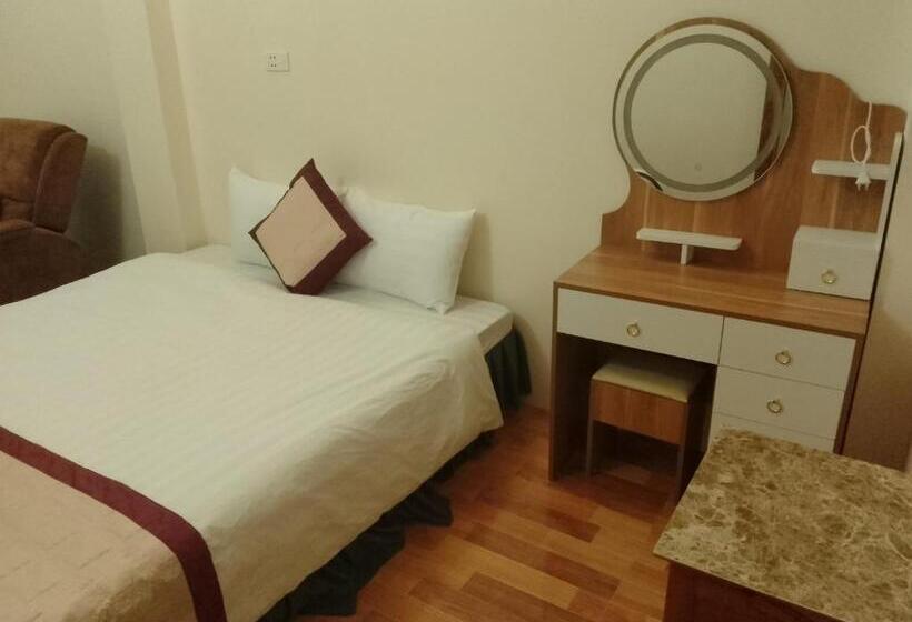 اتاق استاندارد چهار تخته, Moc S House