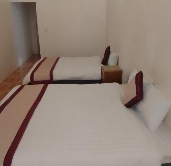 اتاق استاندارد چهار تخته, Moc S House
