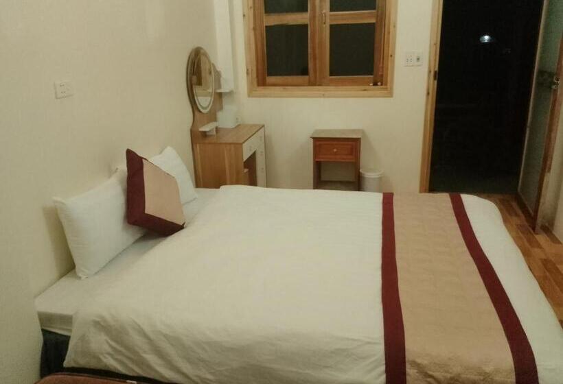 اتاق استاندارد چهار تخته, Moc S House