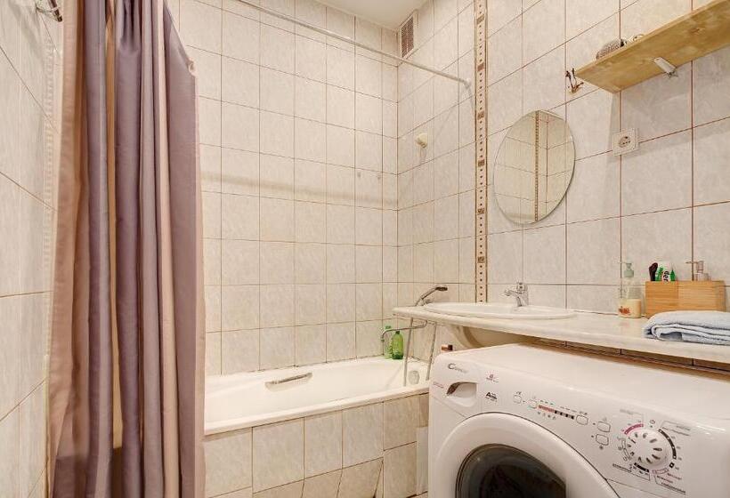 اتاق استاندارد با تراس, Private Rooms With Balcony Next To Station