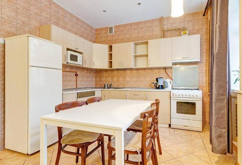 اتاق استاندارد با تراس, Private Rooms With Balcony Next To Station