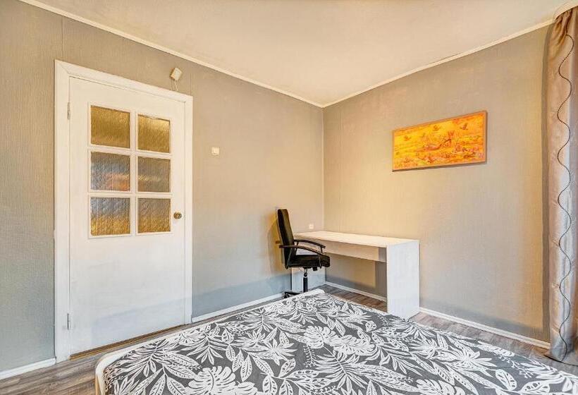 اتاق استاندارد با تراس, Private Rooms With Balcony Next To Station