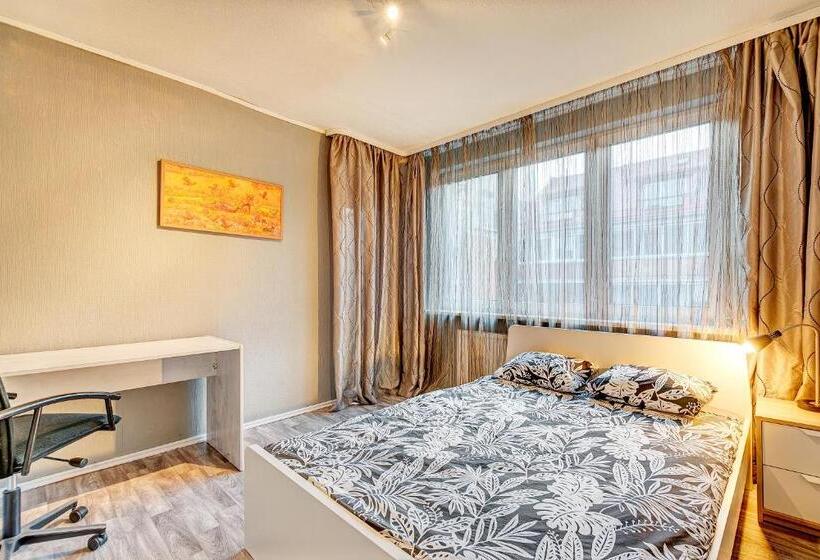 اتاق استاندارد با تراس, Private Rooms With Balcony Next To Station
