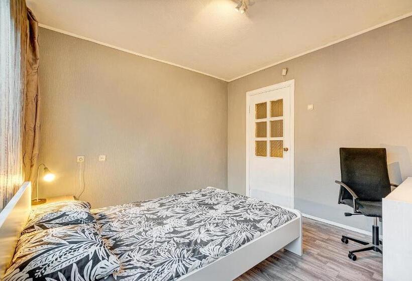 اتاق استاندارد با تراس, Private Rooms With Balcony Next To Station