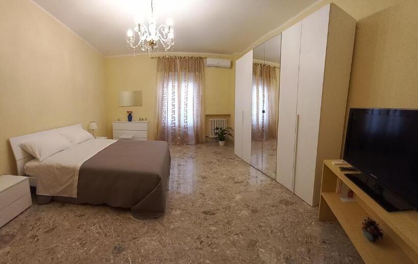 اتاق لوکس, Taranto Casa