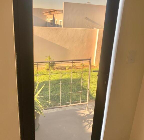اتاق لوکس, Teya Travellers Accommodation