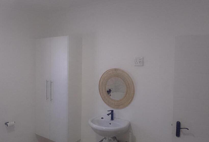 اتاق لوکس, Teya Travellers Accommodation