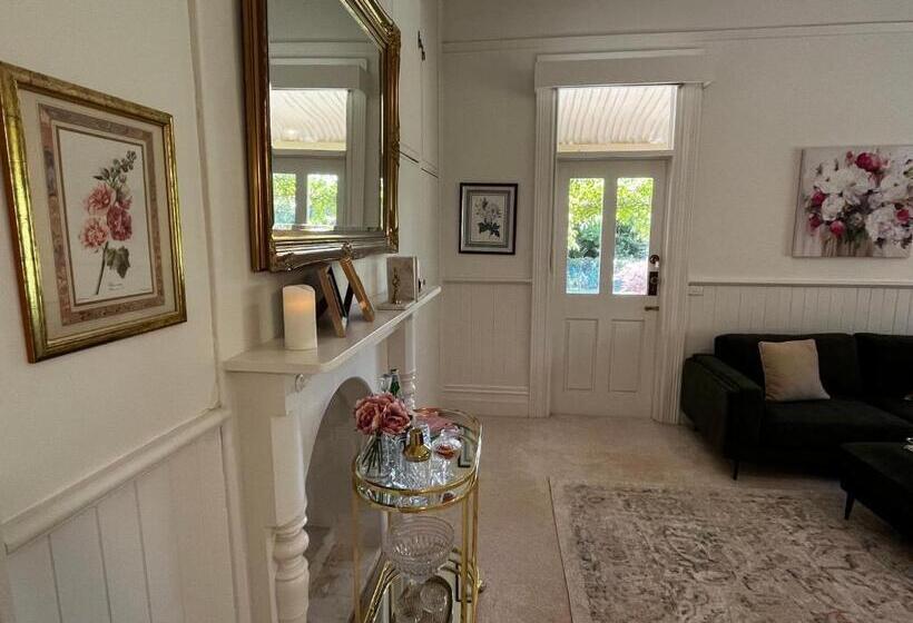 اتاق لوکس با تخت بزرگ, Tanglewood House, Sheffield Tasmania
