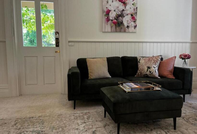 اتاق لوکس با تخت بزرگ, Tanglewood House, Sheffield Tasmania