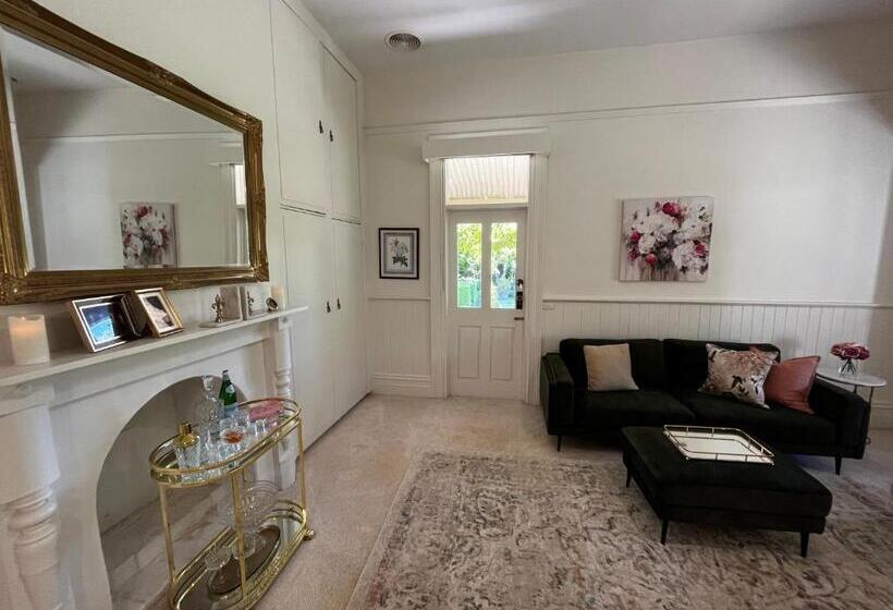 اتاق لوکس با تخت بزرگ, Tanglewood House, Sheffield Tasmania