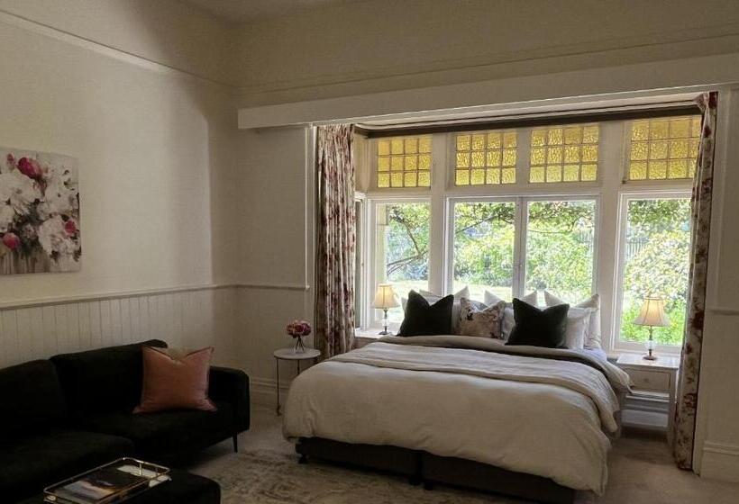 اتاق لوکس با تخت بزرگ, Tanglewood House, Sheffield Tasmania