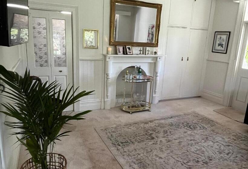 اتاق لوکس با تخت بزرگ, Tanglewood House, Sheffield Tasmania